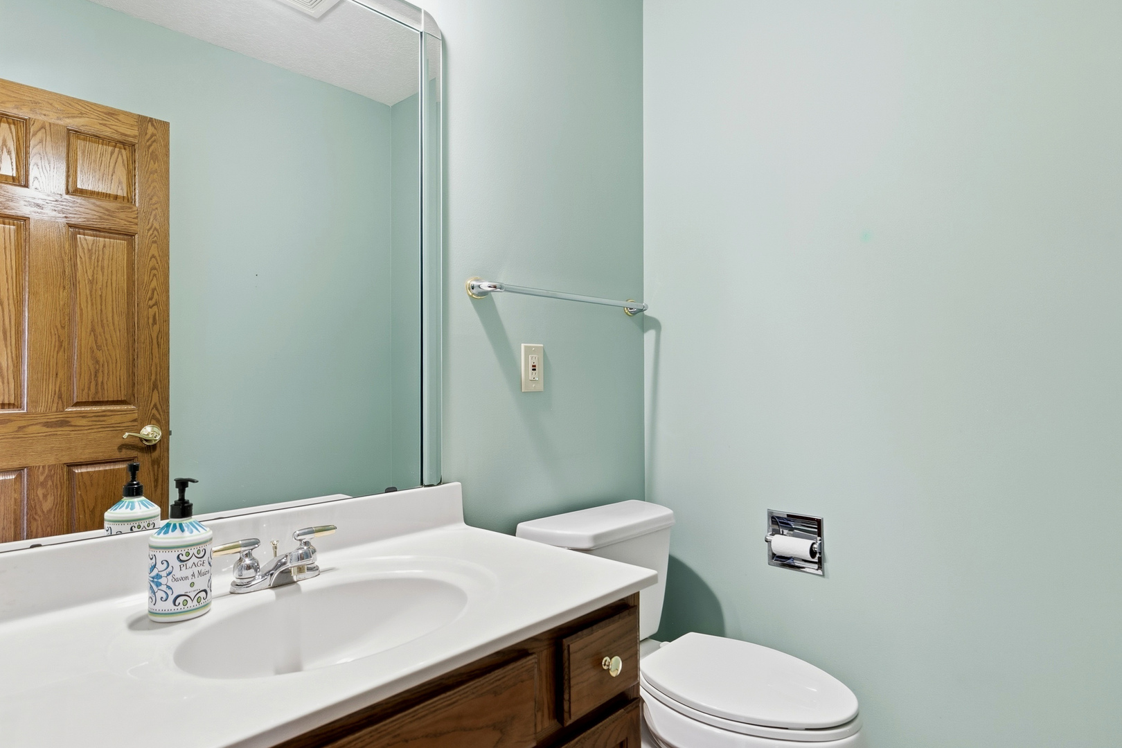 2052 Ashford Road Bettendorf, IA 52722 - Photo 24 of 40 a bathroom with a sink a toilet and mirror