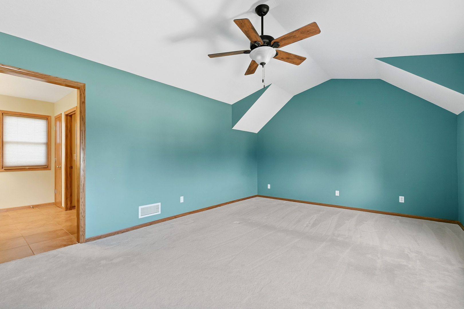 2052 Ashford Road Bettendorf, IA 52722 - Photo 27 of 40 an empty room