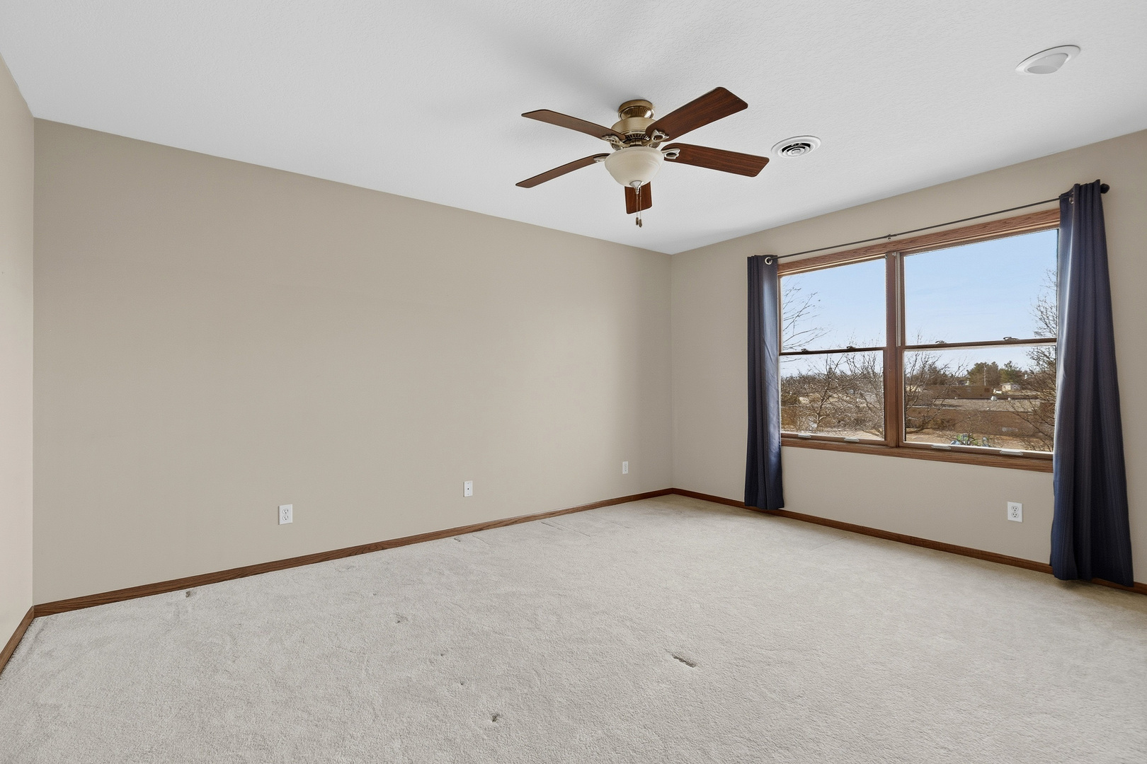 2052 Ashford Road Bettendorf, IA 52722 - Photo 31 of 40 an empty room with window and ceiling fan