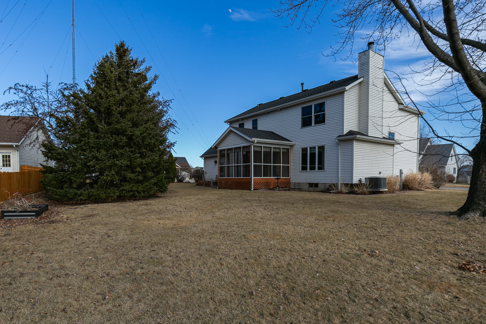 2052 Ashford Road Bettendorf, IA 52722 - Photo 4 of 40 a view of a house with a backyard