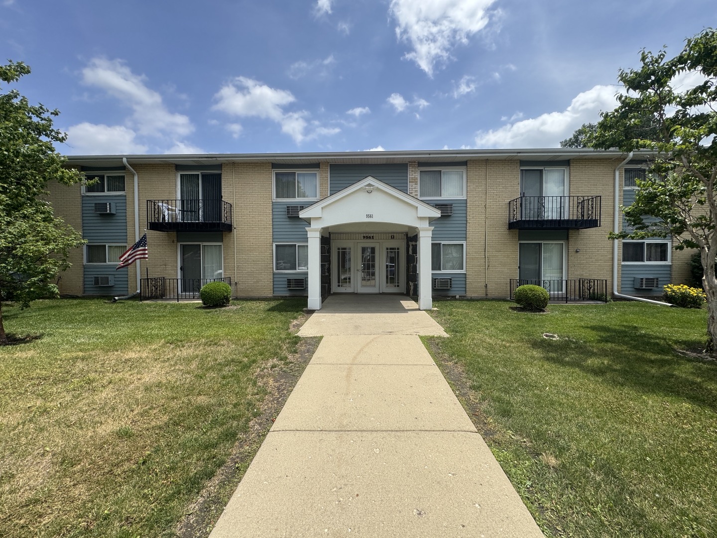 9561 Dee Road, Unit 1A Des Plaines, IL 60016 - Photo 1 of 13