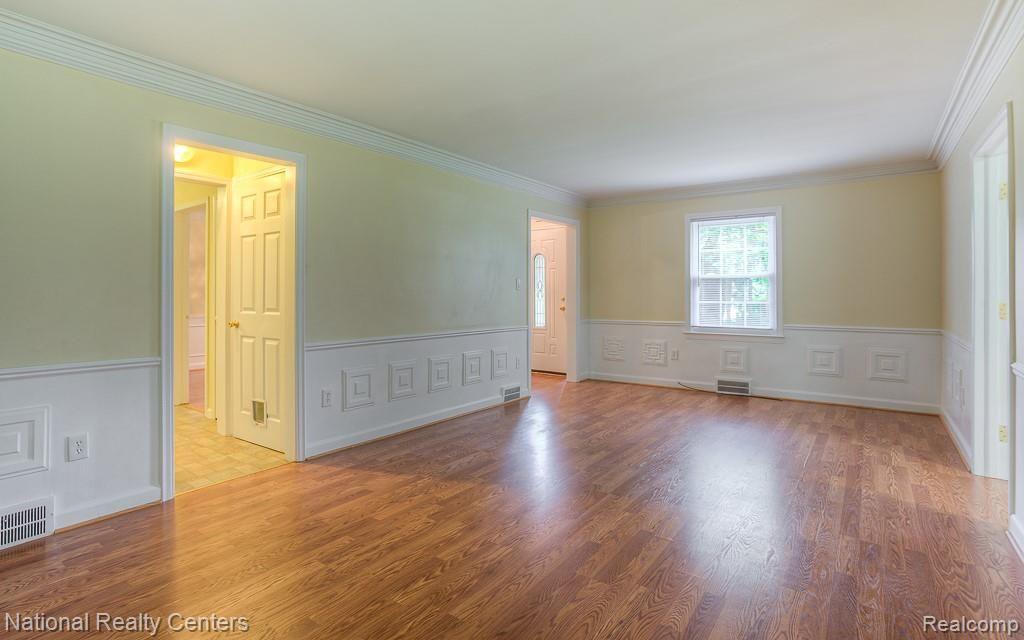 21515 Farmington Road Farmington Hills, MI 48335 - Photo 3 of 26
