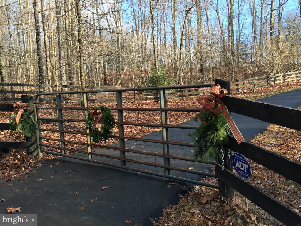 10442 Warland Road Marshall, VA 20115 - Photo 2 of 28 Entrance