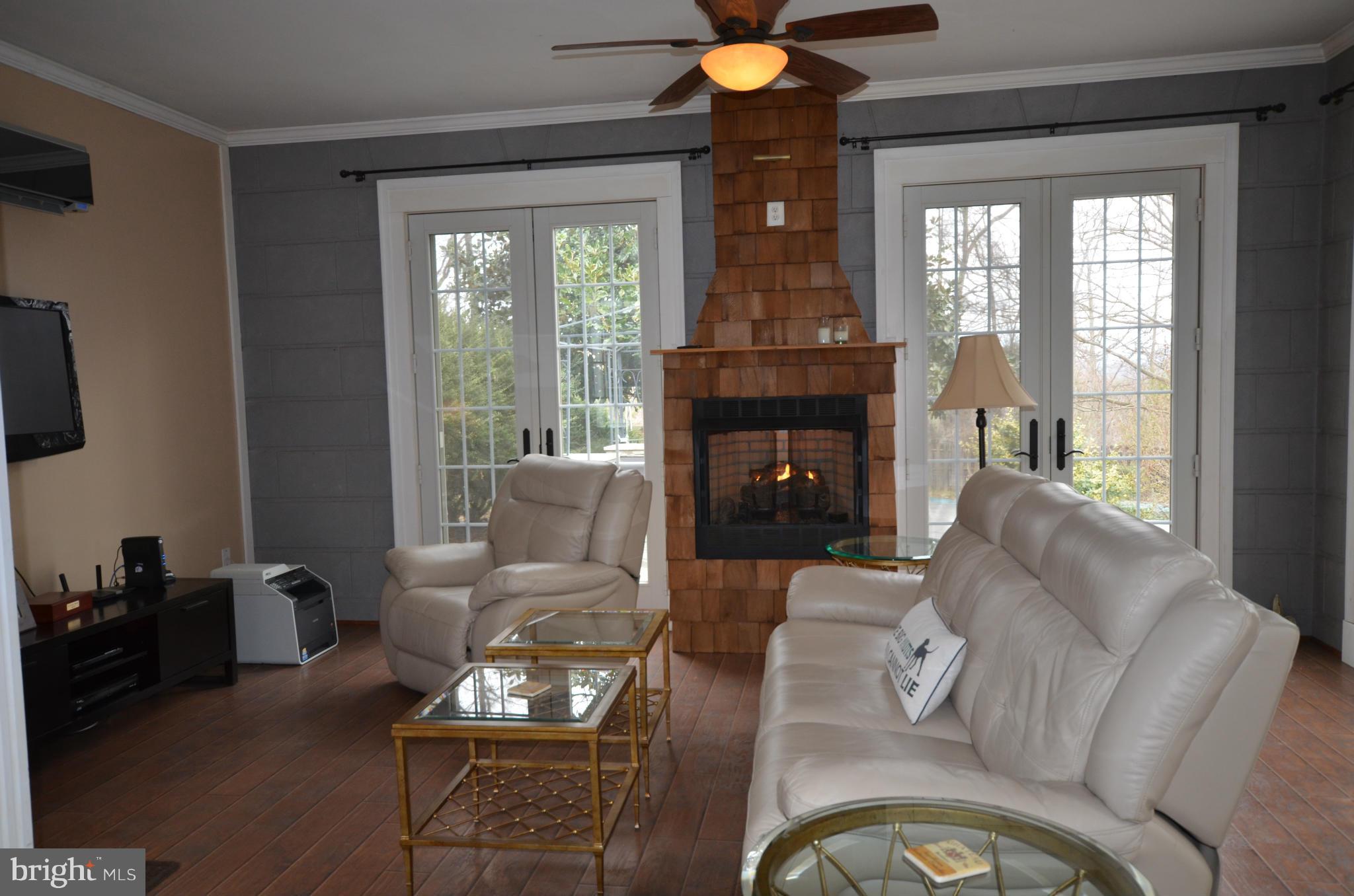 10442 Warland Road Marshall, VA 20115 - Photo 11 of 28 Family Room