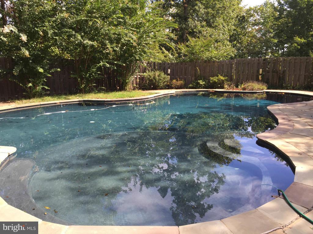 10442 Warland Road Marshall, VA 20115 - Photo 27 of 28 Swimming Pool