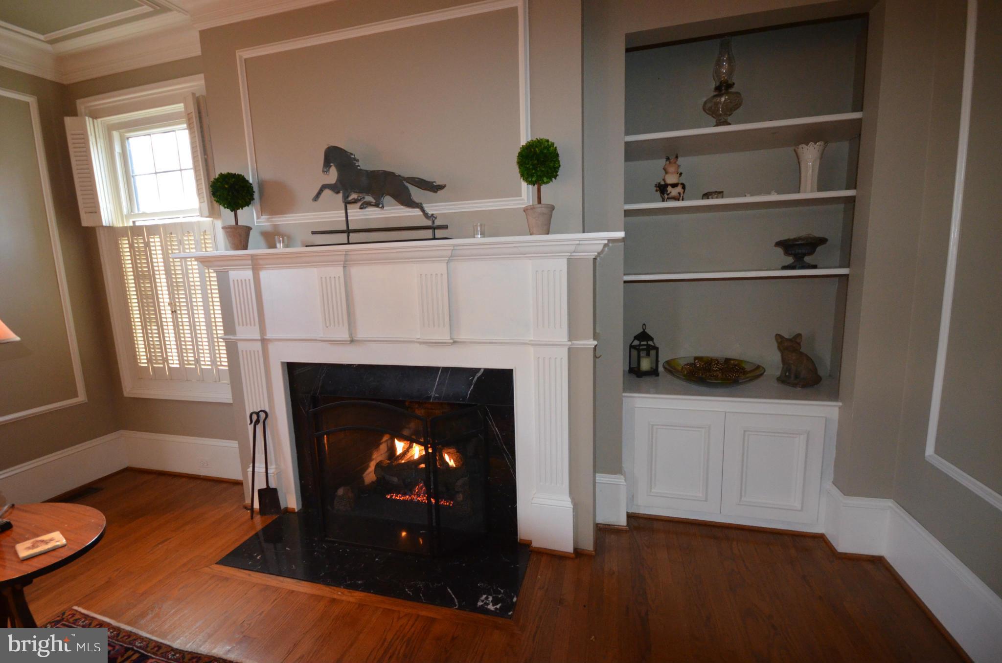 10442 Warland Road Marshall, VA 20115 - Photo 4 of 28 Living Room