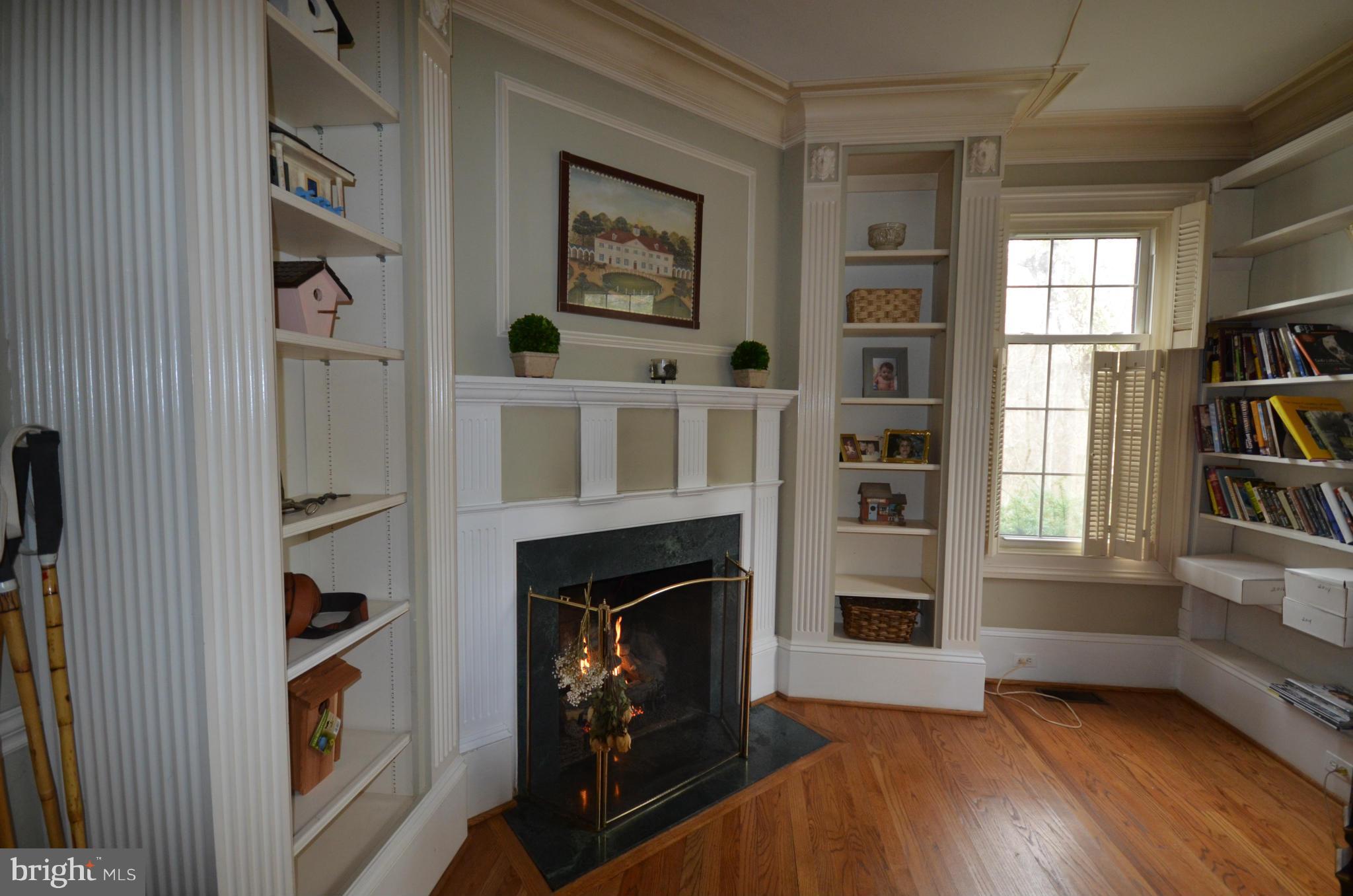 10442 Warland Road Marshall, VA 20115 - Photo 10 of 28 Library Main Floor