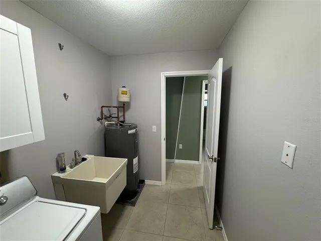 a en suite bathroom with a toilet