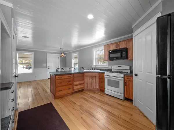 $449,900 | E1471 Arbor Street, Waupaca, WI 54981