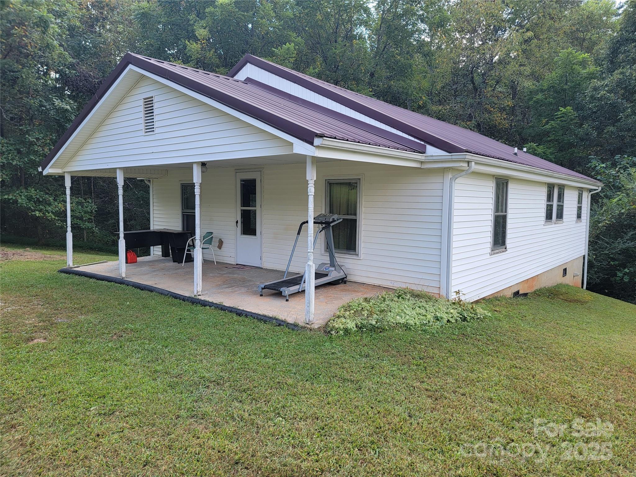 1004 Pine Mountain Road Hudson, NC 28638 - Photo 2 of 24