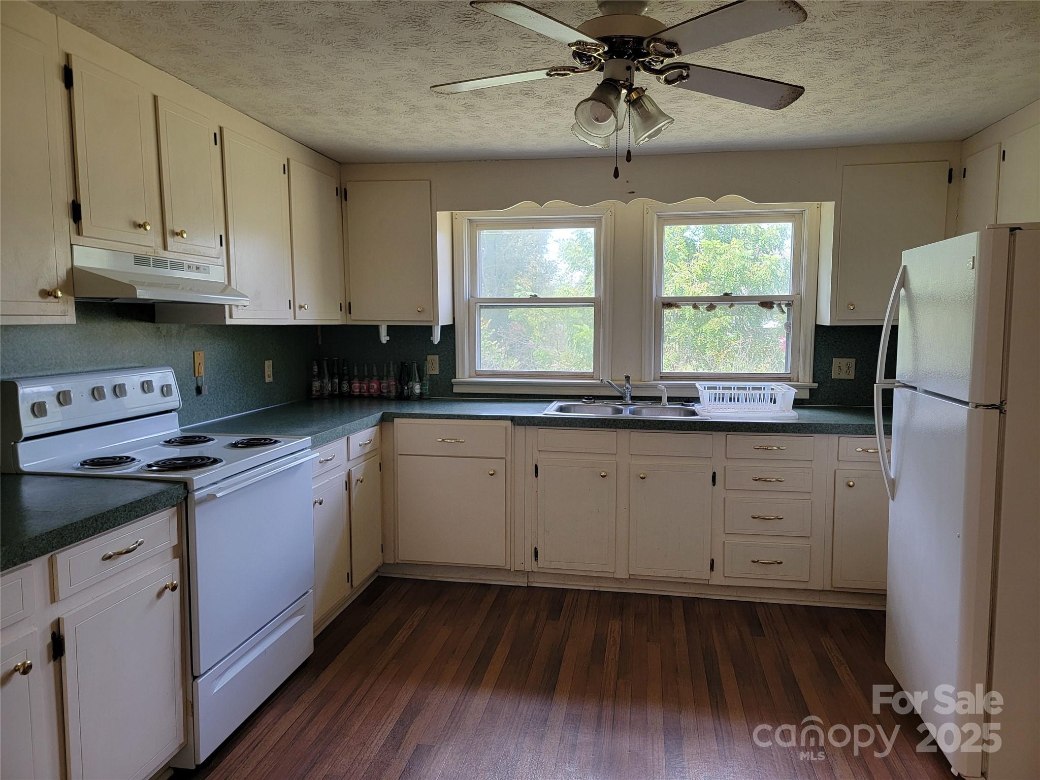 1004 Pine Mountain Road Hudson, NC 28638 - Photo 10 of 24