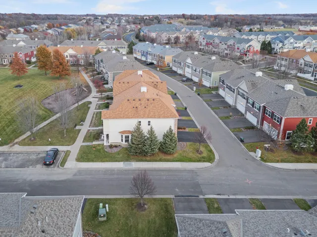 $335,000 | 17390 72nd Avenue North, Unit 1301, Maple Grove, MN 55311