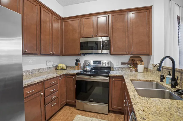 $335,000 | 17390 72nd Avenue North, Unit 1301, Maple Grove, MN 55311