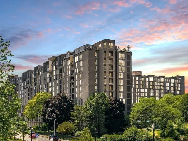 $3,150 | 44 Washington Street, Unit 817, Brookline, MA 02445