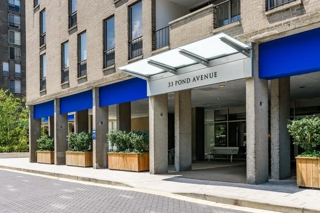 $3,150 | 44 Washington Street, Unit 817, Brookline, MA 02445