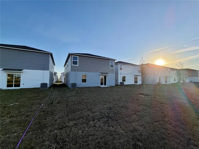 a view of a house with backyard