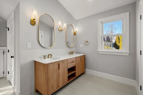 $1,950,000 | 8 Flatley Avenue, Manchester, MA 01944