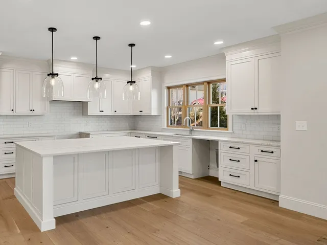 $1,950,000 | 8 Flatley Avenue, Manchester, MA 01944