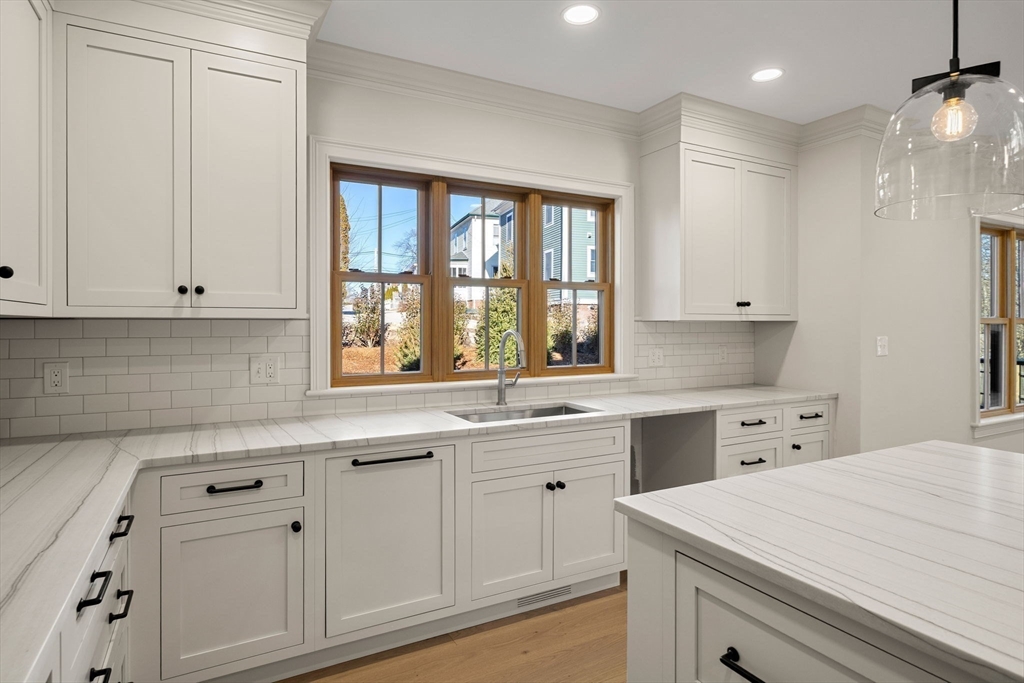 8 Flatley Avenue Manchester, MA 01944 - Photo 6 of 25