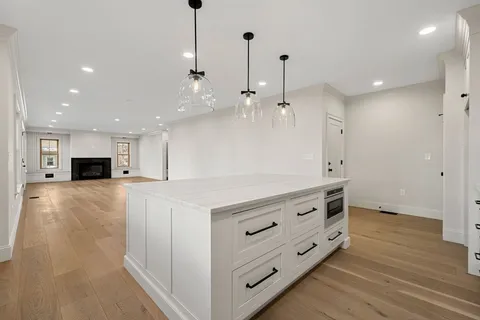 $1,950,000 | 8 Flatley Avenue, Manchester, MA 01944