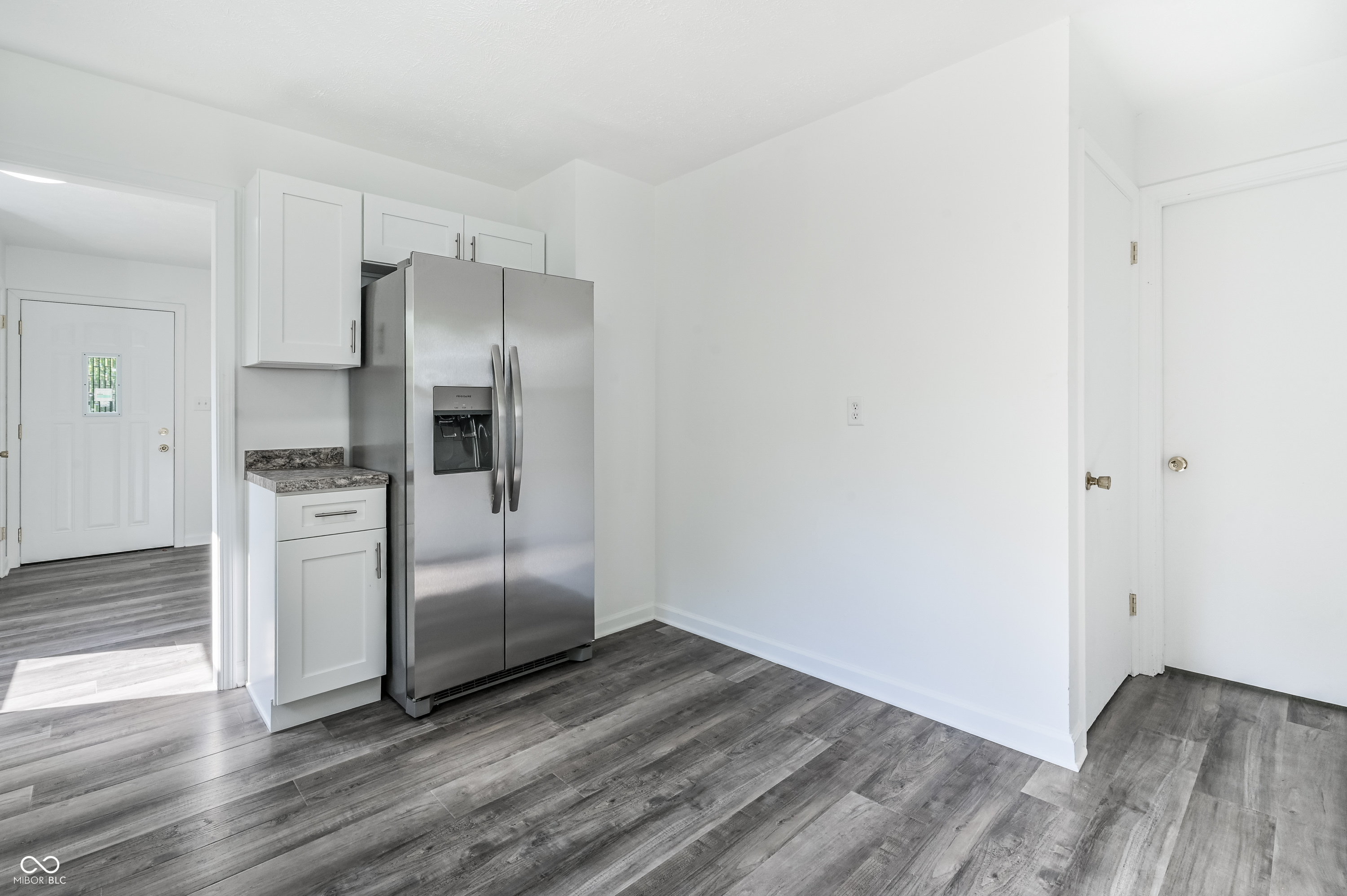 2002 Mayfair Drive Indianapolis, IN 46260 - Photo 6 of 14