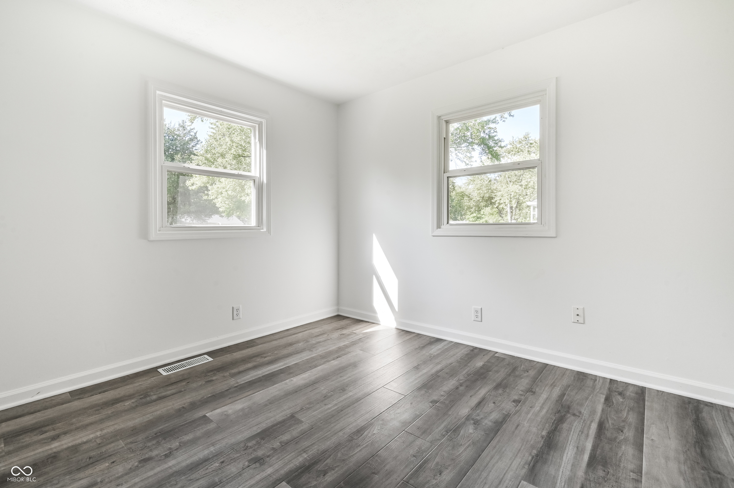 2002 Mayfair Drive Indianapolis, IN 46260 - Photo 7 of 14