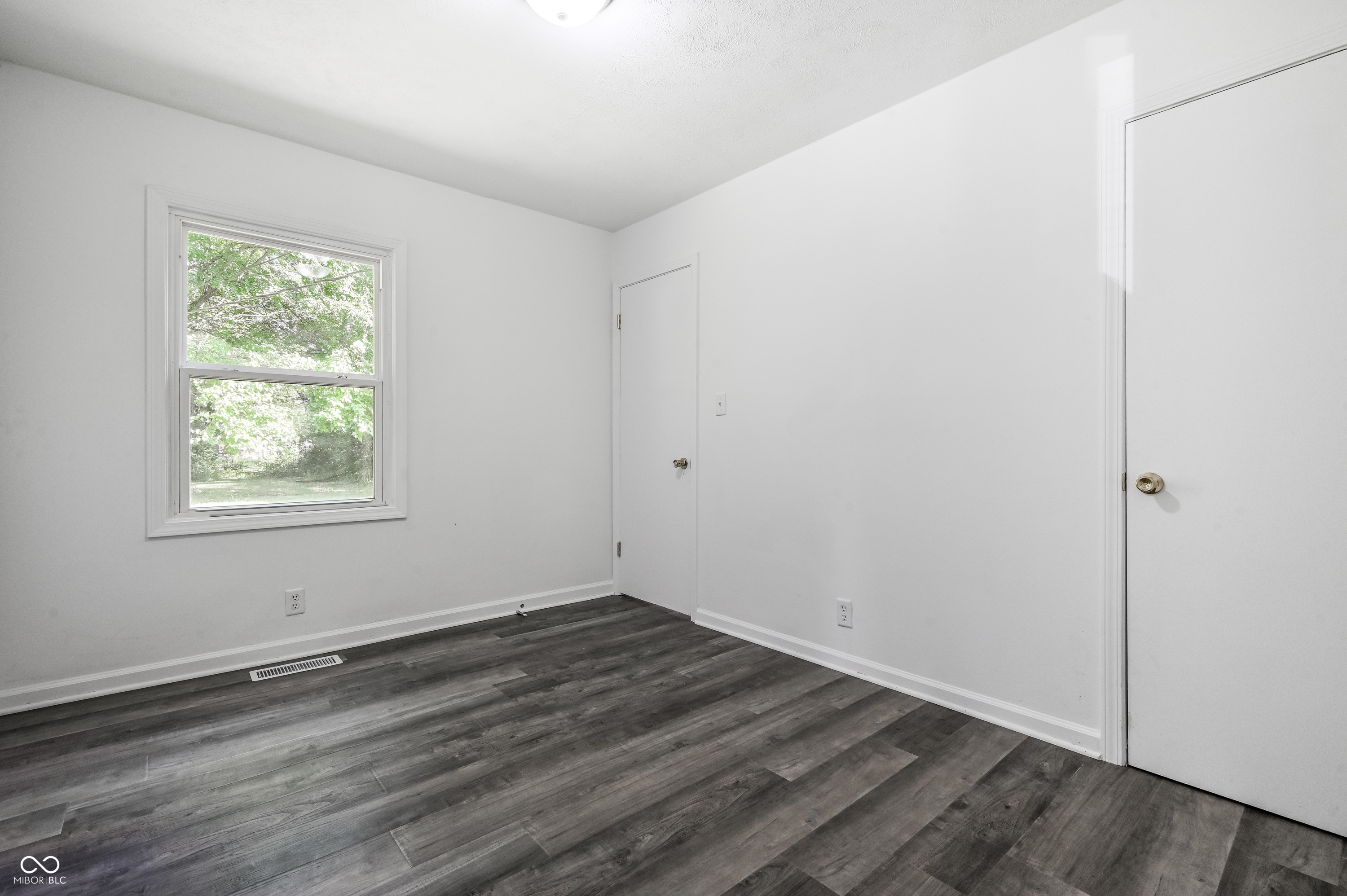 2002 Mayfair Drive Indianapolis, IN 46260 - Photo 10 of 14