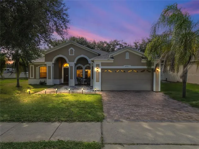 a view of a house with a yard