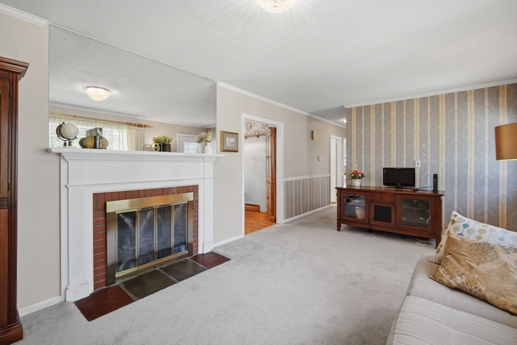 185 Marmon Street Springfield, MA 01129 - Photo 6 of 41