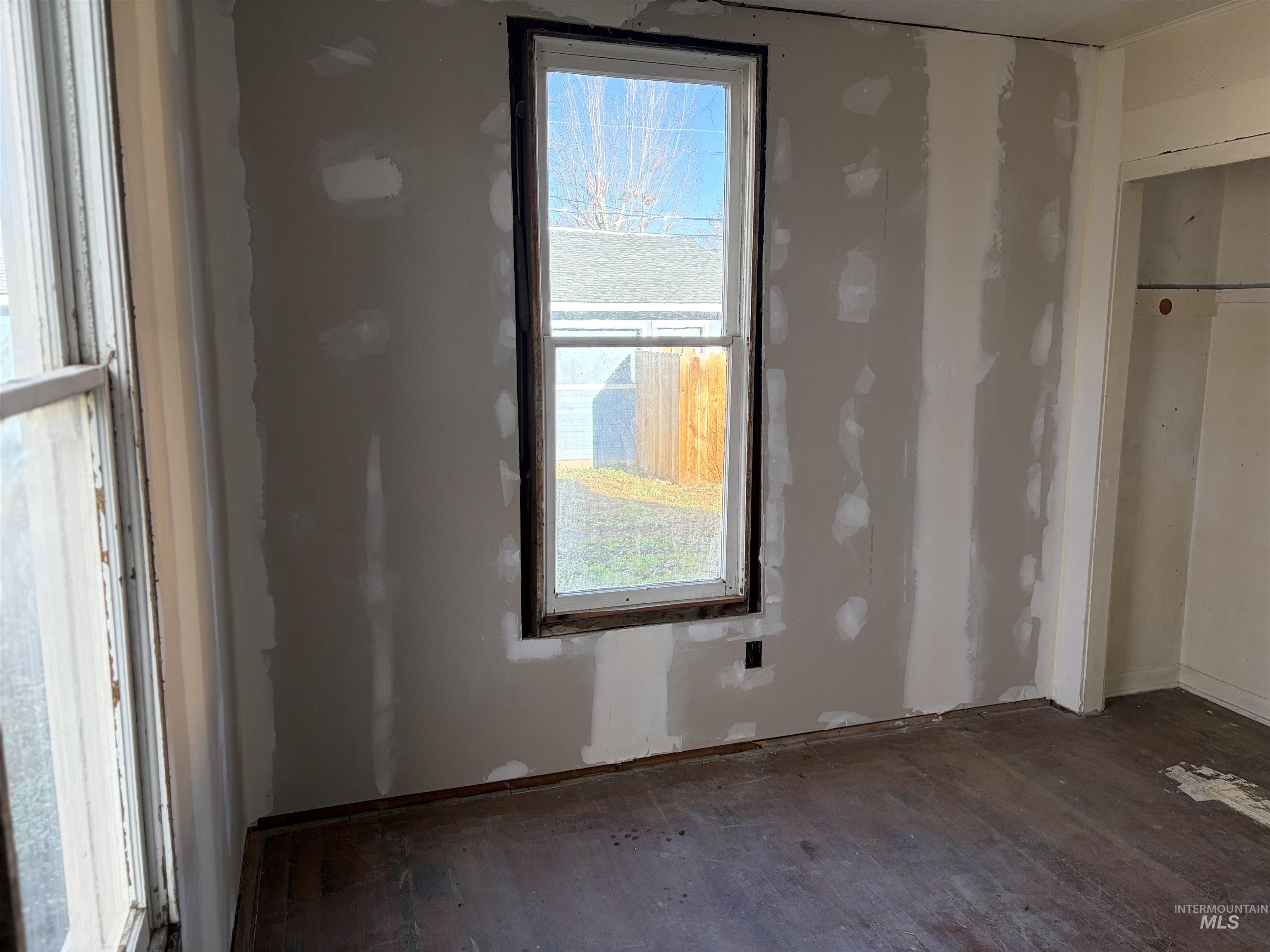 308 East Park Street Weiser, ID 83672 - Photo 20 of 50 View of empty room