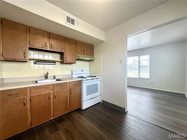 $895 | 7412 Gravois Avenue, St. Louis, MO 63123