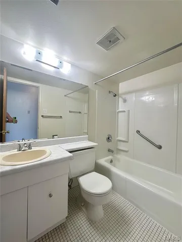 $895 | 7412 Gravois Avenue, St. Louis, MO 63123