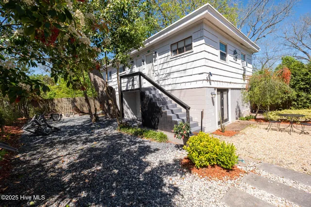 $1,250 | 411 George Street, Unit 3, New Bern, NC 28560