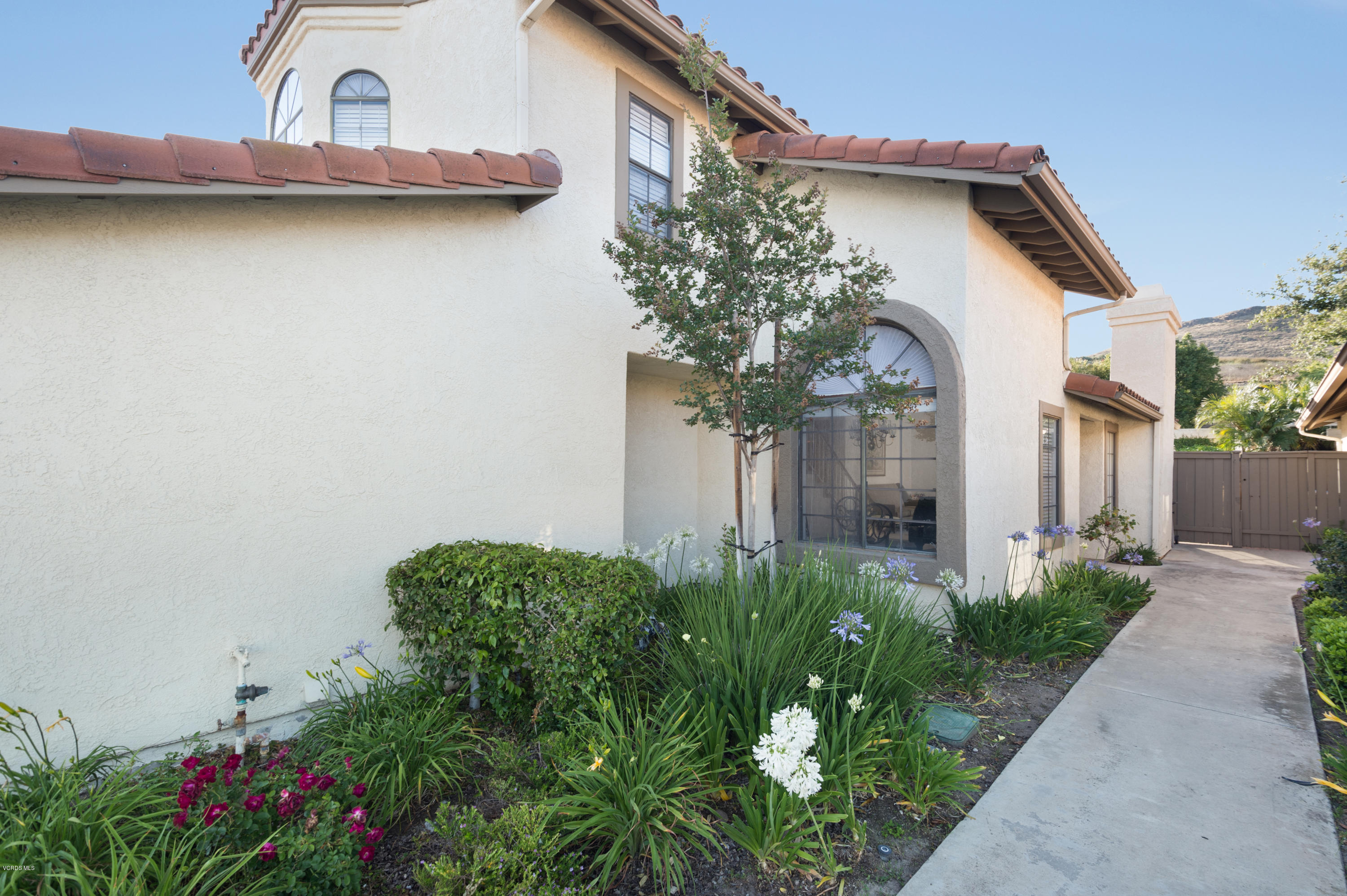 737 Congressional Road Simi Valley, CA 93065 - Photo 2 of 18 a house view with a outdoor space