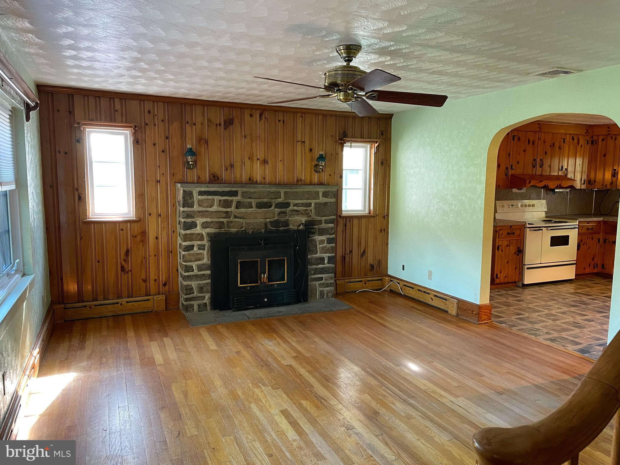 724 Godshall Road Telford, PA 18969 - Photo 6 of 22 Living Room