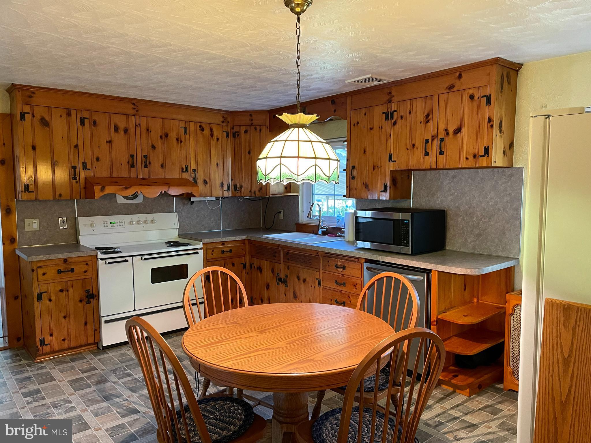 724 Godshall Road Telford, PA 18969 - Photo 7 of 22 Kitchen