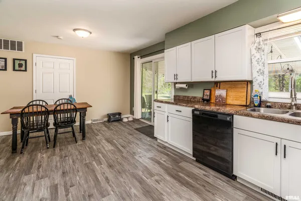 $189,000 | 703 South Hadfield Street, Marion, IL 62959
