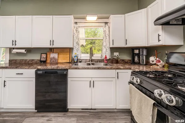 $189,000 | 703 South Hadfield Street, Marion, IL 62959