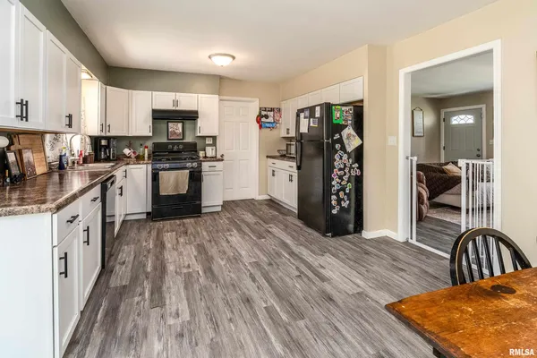 $189,000 | 703 South Hadfield Street, Marion, IL 62959