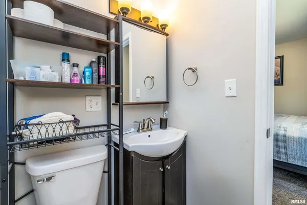 $189,000 | 703 South Hadfield Street, Marion, IL 62959