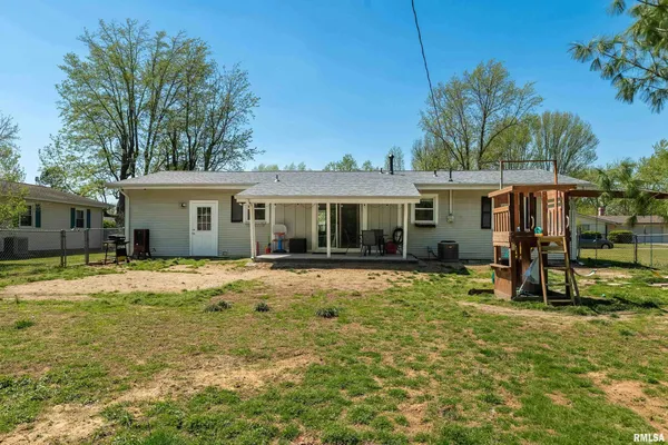 $189,000 | 703 South Hadfield Street, Marion, IL 62959