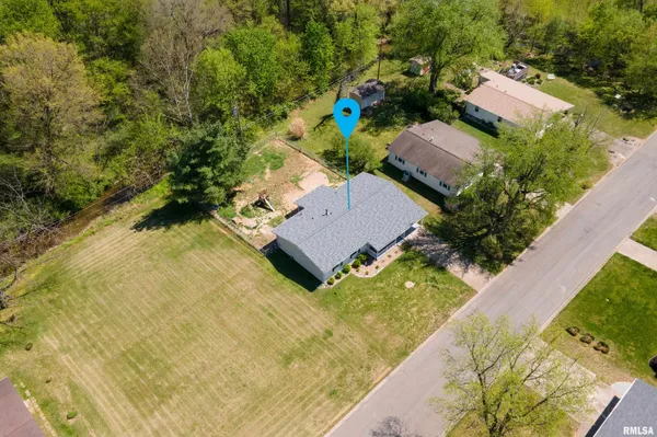 $189,000 | 703 South Hadfield Street, Marion, IL 62959