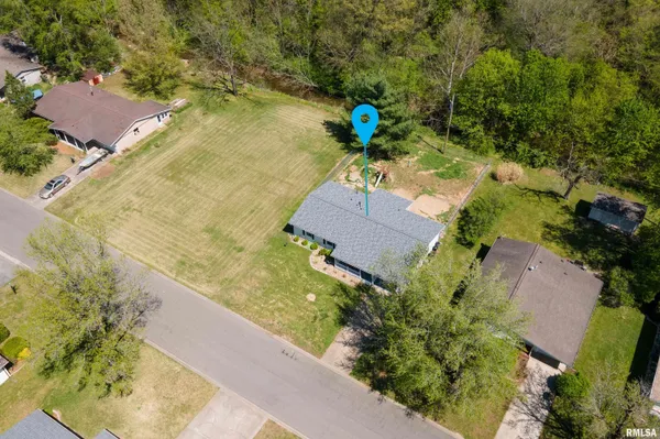 $189,000 | 703 South Hadfield Street, Marion, IL 62959