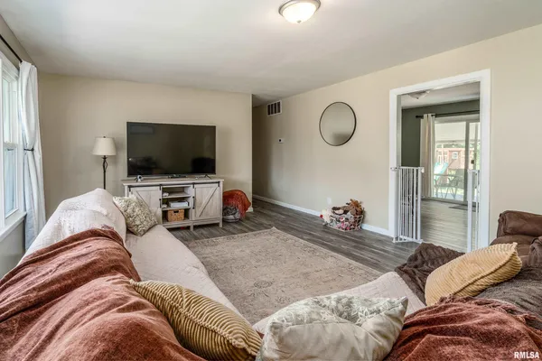 $189,000 | 703 South Hadfield Street, Marion, IL 62959