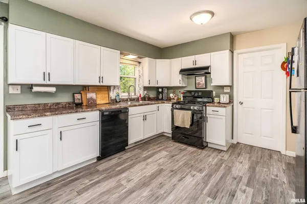 $189,000 | 703 South Hadfield Street, Marion, IL 62959