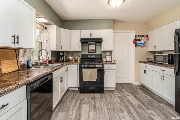 $189,000 | 703 South Hadfield Street, Marion, IL 62959