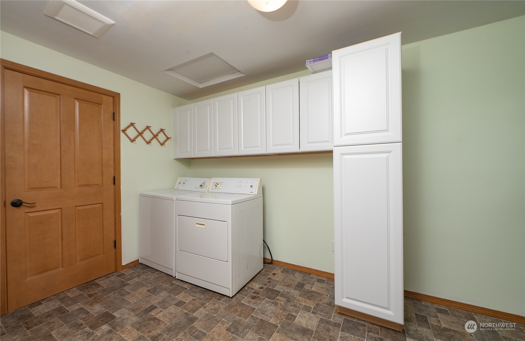 1813 Yew Street Road Bellingham, WA 98229 - Photo 21 of 32 Gallery Image 21