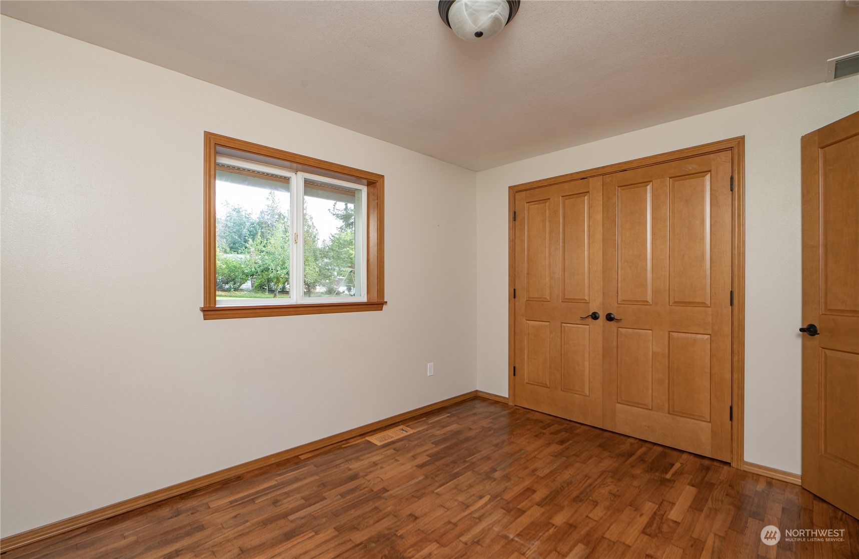 1813 Yew Street Road Bellingham, WA 98229 - Photo 23 of 32 Gallery Image 23
