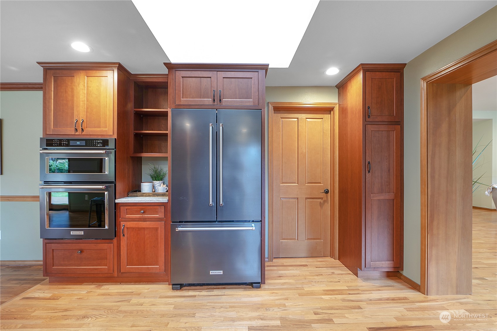 1813 Yew Street Road Bellingham, WA 98229 - Photo 9 of 32 Gallery Image 9