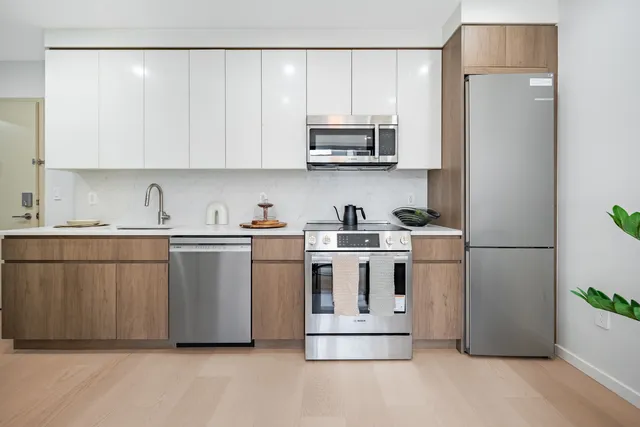 $698,000 | 11-52 44th Drive, Unit A2 | Long Island City